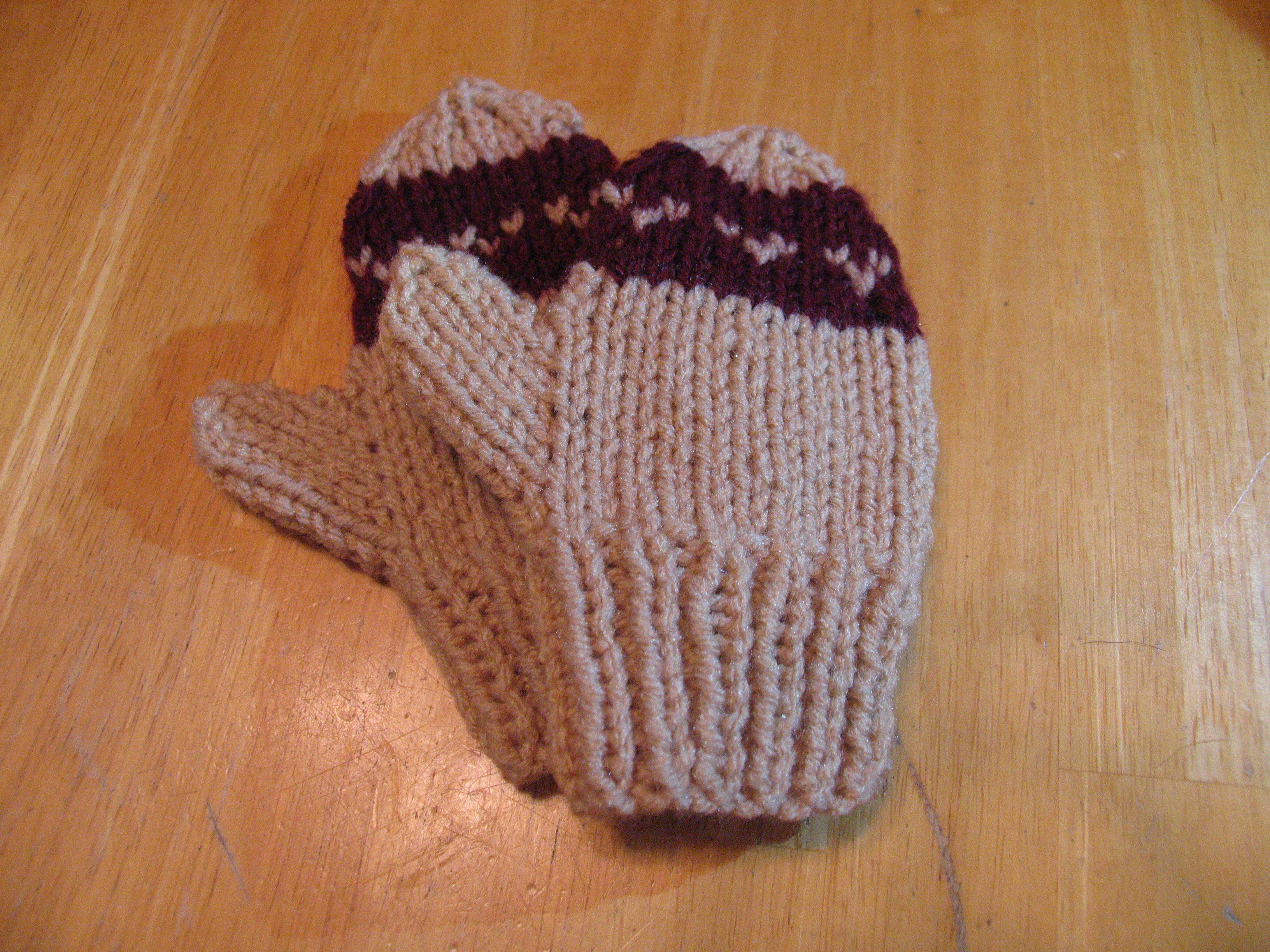 Baby mittens with fair isle